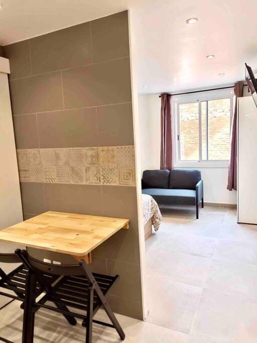 Estudios Hl Frente Al Metro Barcelona-Aeropuerto Оспиталет-де-Льобрегат Экстерьер фото