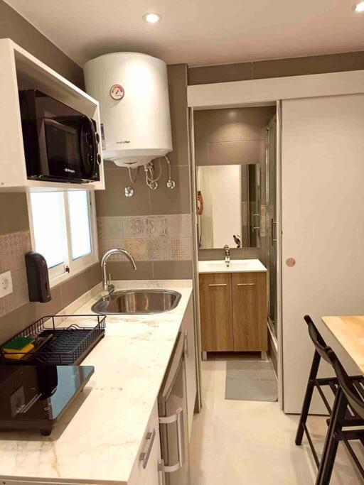 Estudios Hl Frente Al Metro Barcelona-Aeropuerto Оспиталет-де-Льобрегат Экстерьер фото