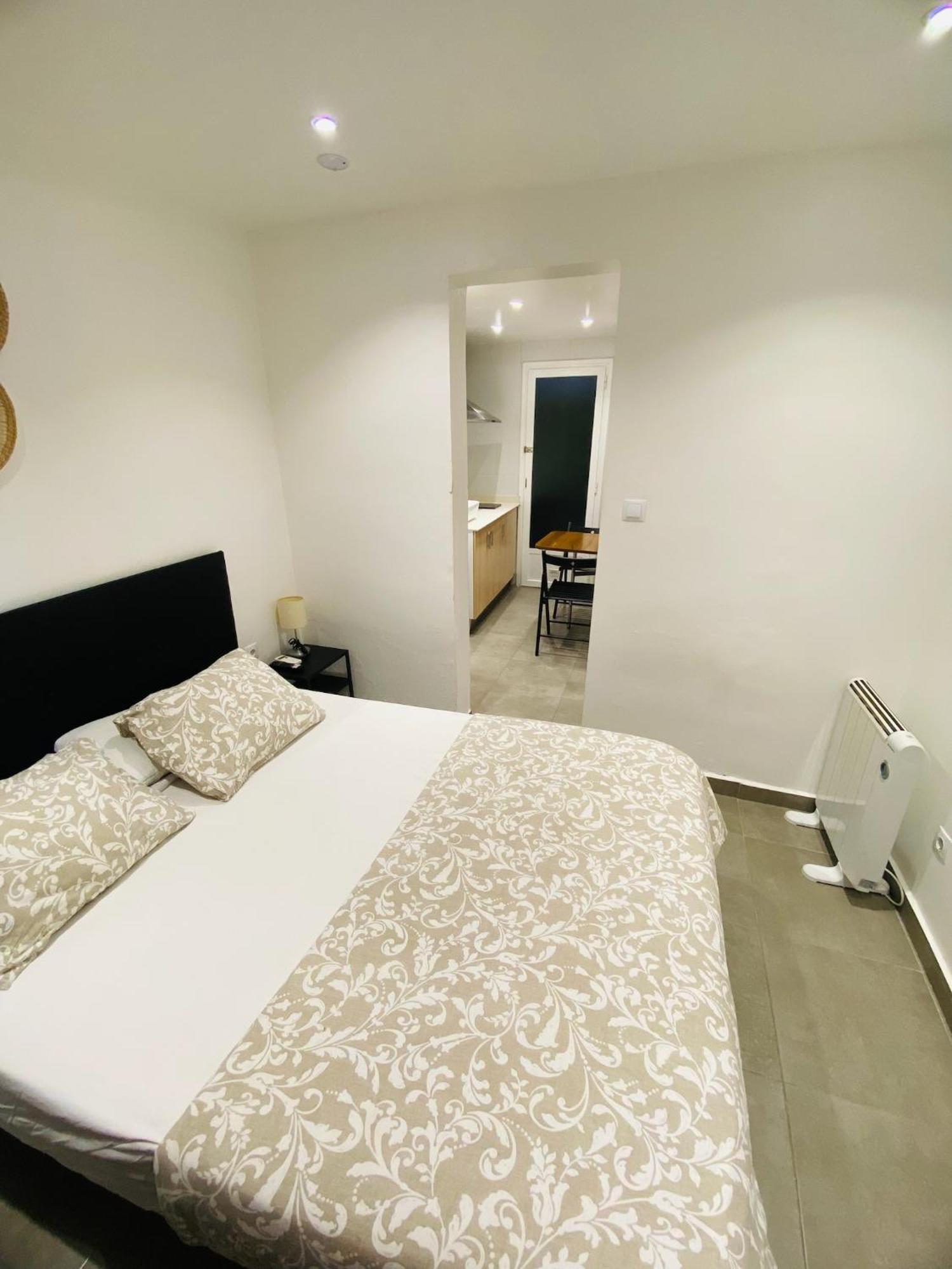 Estudios Hl Frente Al Metro Barcelona-Aeropuerto Оспиталет-де-Льобрегат Экстерьер фото